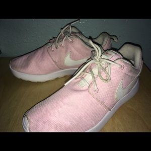 pink nike roshe
